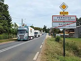 The D2127 in Épieds-en-Beauce