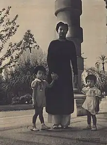 Nam Phuong with Crown Prince  Bảo Long (left) and princess Phương Liên (right) in 1938