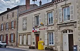 The town hall in Lamontgie