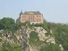 Kasteel van Chokier: gevels en daken, en ensemble van het kasteel, het park, de boerderij en de omliggende terreinen