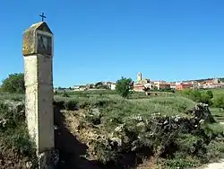 Partial view of Fuentelespino de Moya (Cuenca), with detail of the pylon corresponding to Station XIII of the Viacrucis: Jesus is taken down from the cross. 2016