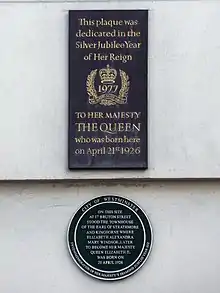 A plaque dedicated to the Queen at 17 Bruton Street in the Silver Jubilee Year of Her Reign who was born here on 21 April 1926