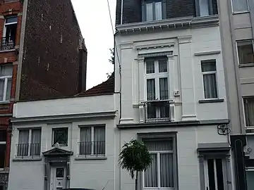 1889 - House and artist's studio built for stockbroker Félix Rodberg, 28 and 30 rue Washington in Ixelles. This workshop was rented by Félix Rodberg to several artists.