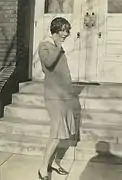 By 1925, skirts ended just below the knee.  Tunic-tops and sweaters reaching to the hips were popular.