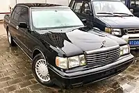 Toyota Crown sedan (China), 5 stripes grill.