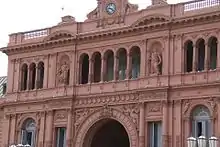 Exterior shot of Casa Rosada.