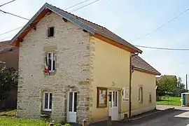 The town hall in Creveney