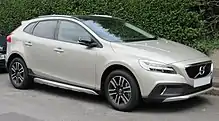 Volvo V40 Cross Country (UK; facelift)