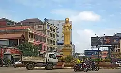 Roundabout in the centre of Serei Saophoan (September 2022)