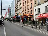 Entrance along avenue Fontainebleau