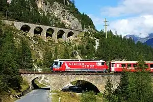 An RhB train amidst the spiral tunnels