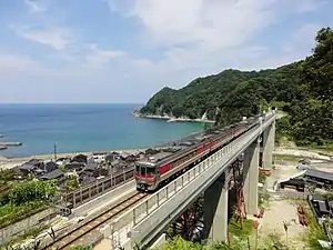 View of the Amarube railway bridge with a KiHa 189 series train