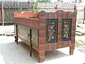 Antique trundle bed (closed)