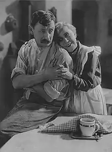 Vlasta Burian and Růžena Šlemrová in the film Anton Špelec sharpshooter (1932)