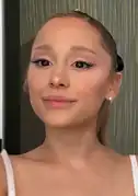 Ariana Grande (21)