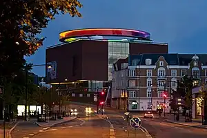 Nighttime view of the ARoS building.