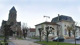 The church and town hall in Bétheniville