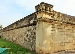 Crimp corner between the outer curtain wall and the curved wall next to the gate