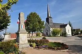 The church and war memorial in Baraize