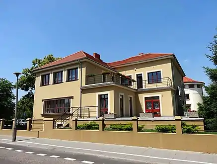 Facade onto Wyspiańskiego street