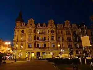 by night, frontage onto Freedom Square