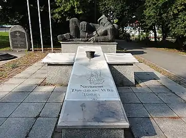 Monument to the fallen (1986)