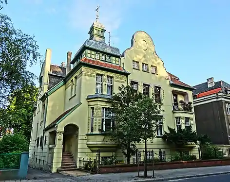 View of the villa from the street