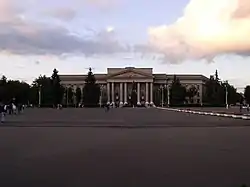 Town hall and a monument to Lenin