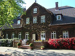 Hagen Estate House with its old gable clock