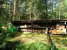 Beehive on the edge of a wood with (from left to right): modern plastic boxes, Kanitz baskets, a Lüneburg Skep and wooden box