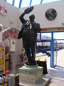 Bronze statue of Billy Smart that stands inside Harbour Park