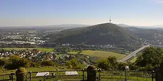 Looking east towards Barkhausen (foreground), the B 61 (Portastraße) bridge over the Weser, the Jakobsberg Transmission Tower (Weser Hills) and the villages of Lerbeck (by the wood) and Neesen (left) on the far side of the Weser