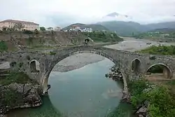 Bridge in Boks, Postribë