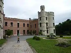 Court of Honour, displaying neo-Gothic features added by count Amadeus de Beauffort during the 1832 restoration.