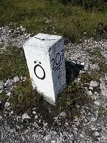 Boundary marker on the Demeljoch, at the border between Austria and Germany. The "Ö" stands for "Österreich", i.e. Austria in German.