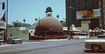 The original Brown Derby in Los Angeles, California (1926)