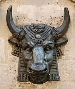 Bronze bull's head, fountainhead of Paris's marché des Blanc-Manteaux (1762-1841), 1819. H. 19 cm (7 ¼ in.)