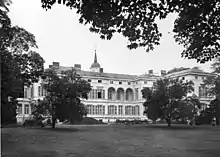 Landscape picture of the Palais Schaumburg