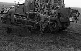 Unloading 28/32 cm rockets