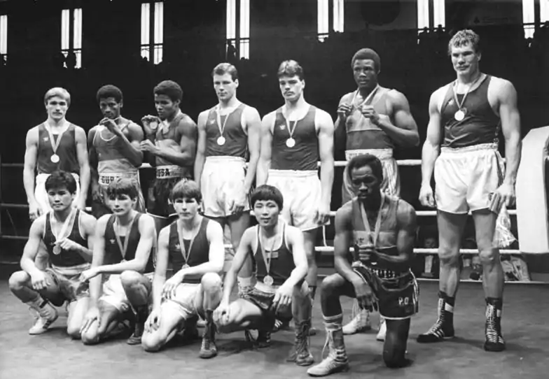 Bundesarchiv Bild 183-1986-0309-011, Halle-Saale, 15. Chemiepokal-Turnier, Boxer.jpg