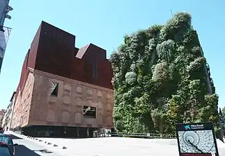 CaixaForum in 2011, showing the evolution of the vegetation in 4 years.