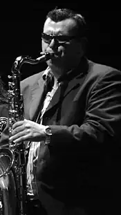 Carl Fischer of Billy Joel Band May 2007 3 (cropped).jpg