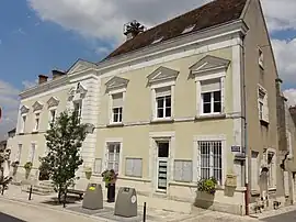 The town hall in Château-Landon