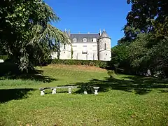 The castle of Châtigny.