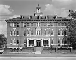 Chappelle Administration Building