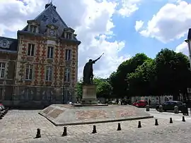 Arthur Dussault Square in Charenton