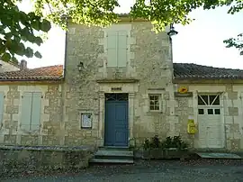 The town hall in Boisné-la-Tude