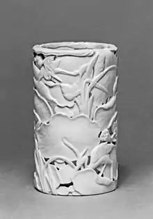 A Tek-hòe porcelain brush holder (late 17th-18th century)