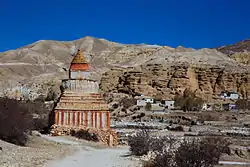 Chorten at the entrance of the village of Garphu (Chhoser), 27 October 2014