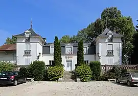 The town hall in Clérey